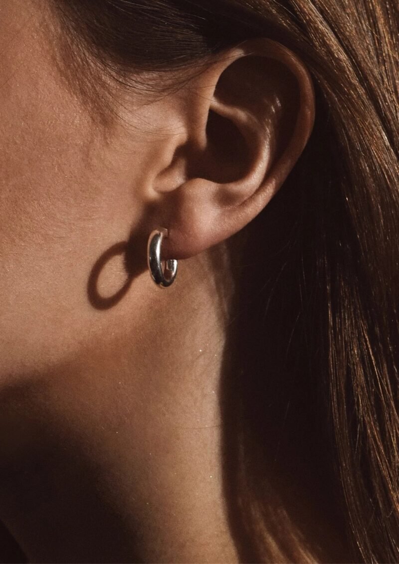 ella-hoops-earrings-silver-d7ea574e.jpg Ella Korvarenkaat – Hopea