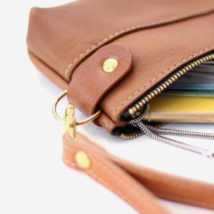 670187_636d477fb43545dcbee37906462a71a2mv2.jpg POUCH-lompakko – Ruskea