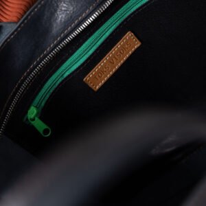 670187_bf3b4d88257446808444a38528c7cd84mv2.jpg MIGLE nahkainen olkalaukku – Musta