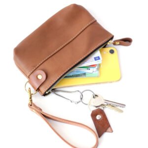 670187_e070f7cf81f141ac9b7598f8bb27c77amv2.jpg POUCH-lompakko – Ruskea