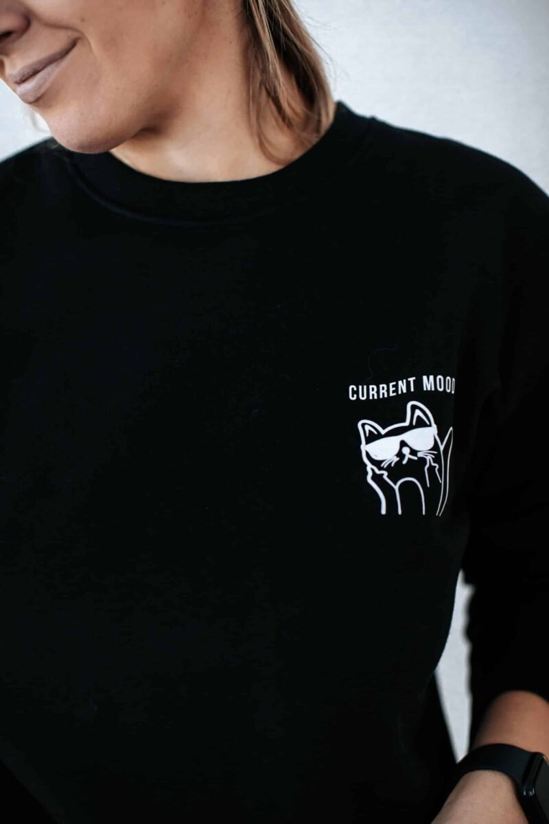 Black-Giraffe-uued-pusad-02-scaled-1.jpg Current mood Collegepaita – Musta