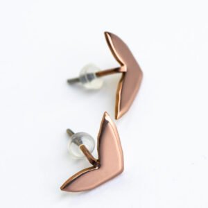 Faili-Vola-earrings_rose-gold_.jpg-koopia-scaled-1.jpg Korvakorut Vola – Ruusukulta