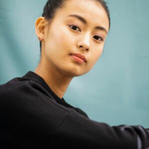 Faili-Vola-earrings_rose-gold_4.jpg-koopia-scaled-1.jpg Korvakorut Vola – Ruusukulta