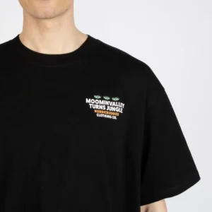 Muumipeikko viidakossa Premium T-paita – Musta