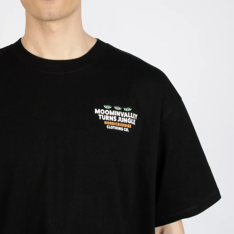 Muumipeikko viidakossa Premium T-paita – Musta