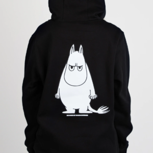 MOOMIN50Q7_2048x.png Muumipeikko Huppari – Musta