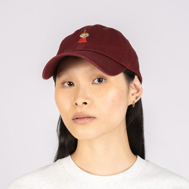 little-my-dad-cap-red-f5e7e156.jpg Muumit Pikku Myy Lippalakki – Punainen