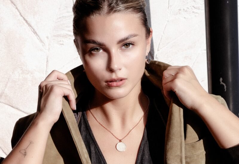 metropolitan-hoops-rolling-charm-earrings-fa85d901.jpg Metropolitan Hoops Rolling Charm Korvakorut – Ruusukulta ja Hopea