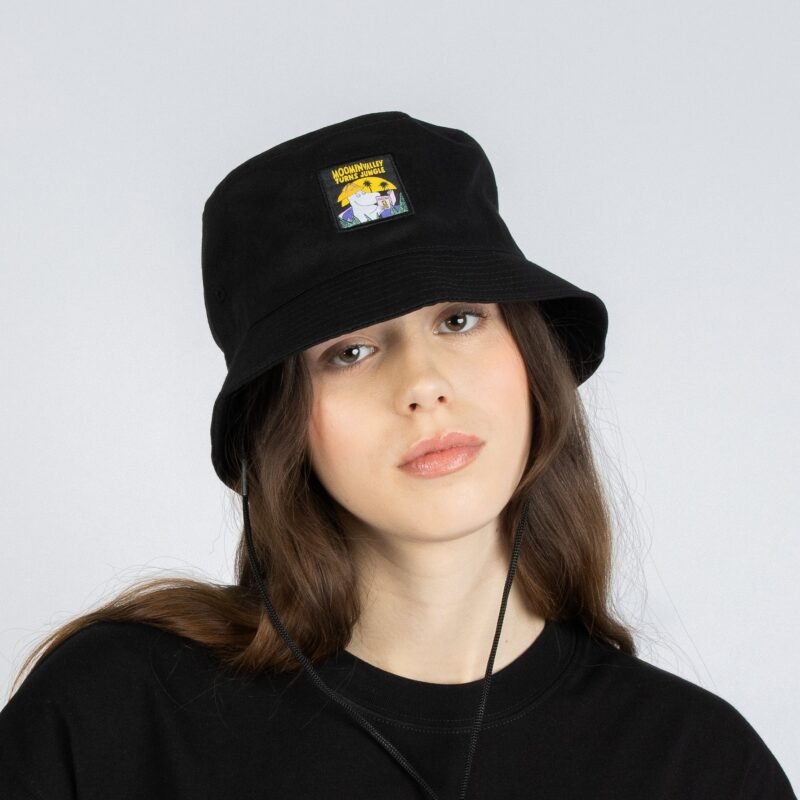 moomin-jungle-bucket-hat-black-61f6c128.jpg Muumit viidakossa Muumipeikko Kalastajahattu – Musta