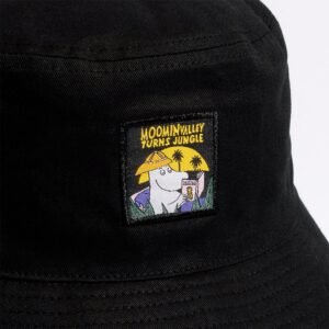 moomin-jungle-bucket-hat-black-72aafbd9.jpg Muumit viidakossa Muumipeikko Kalastajahattu – Musta