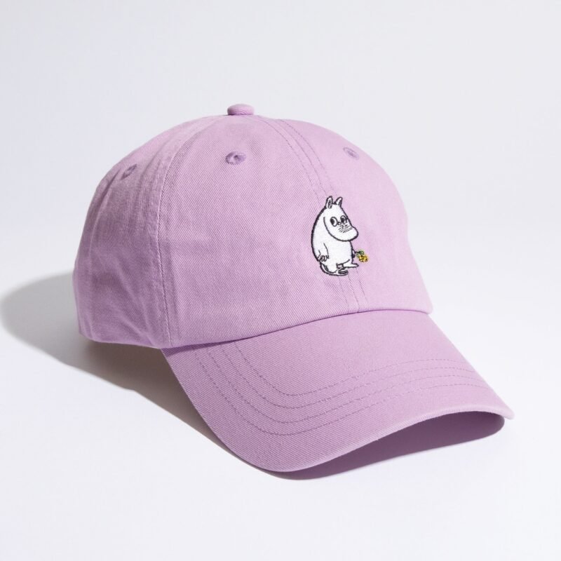 moomintroll-flower-dad-cap-adult-lavender-b2af77c0.jpg Muumit Muumipeikko Lippalakki – Laventeli