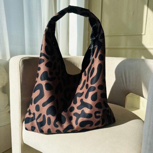 moon-bag-classic-leopard-117ffd84.jpg Moon-laukku – Classic Leopard