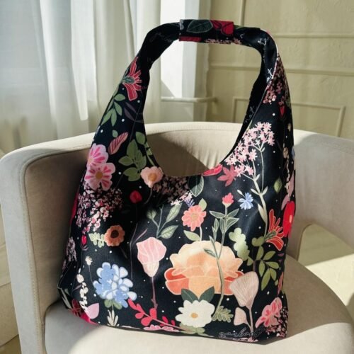 moon-bag-curly-summer-night-0522376b.jpg Moon-laukku kukkakuosilla