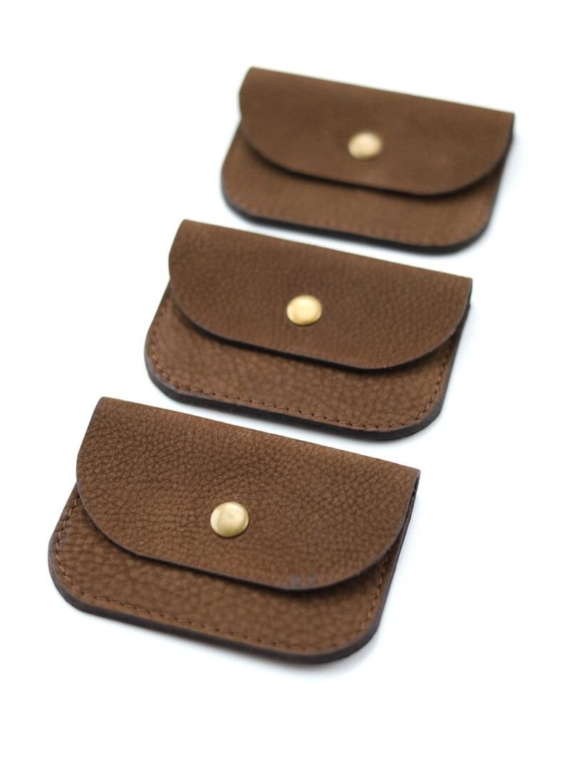 weekend-wallet-nubuck-brown-c2e5432e.jpg WEEKEND-lompakko – Ruskea