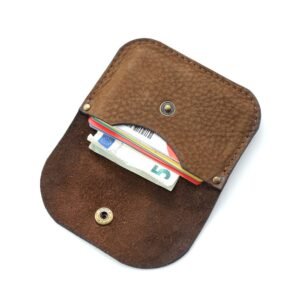 weekend-wallet-nubuck-brown-f72b7167.jpg WEEKEND-lompakko – Ruskea