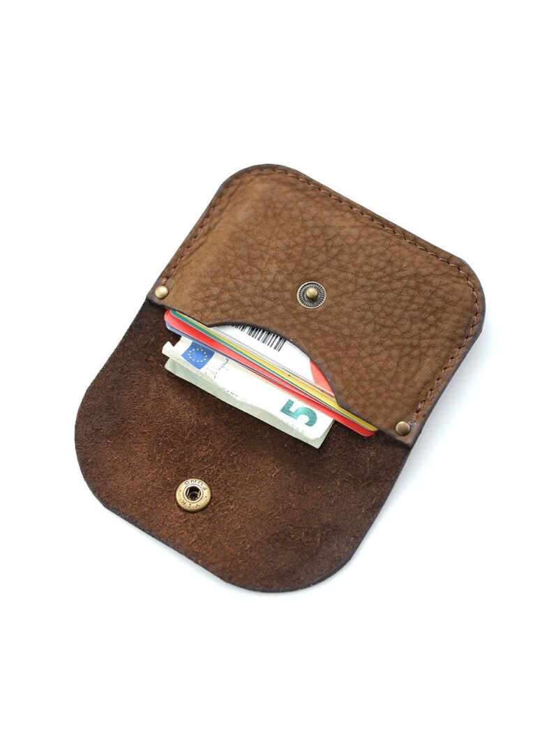 weekend-wallet-nubuck-brown-f72b7167.jpg WEEKEND-lompakko – Ruskea