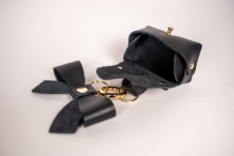 Charms-koriste asusteisiin – Musta