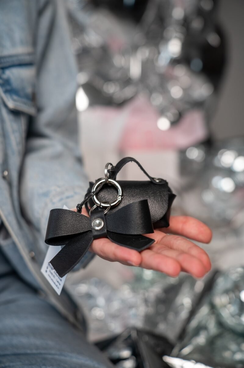 Charms-koriste asusteisiin – Musta