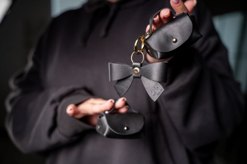Charms-koriste asusteisiin – Musta