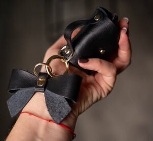 Charms-koriste asusteisiin – Musta